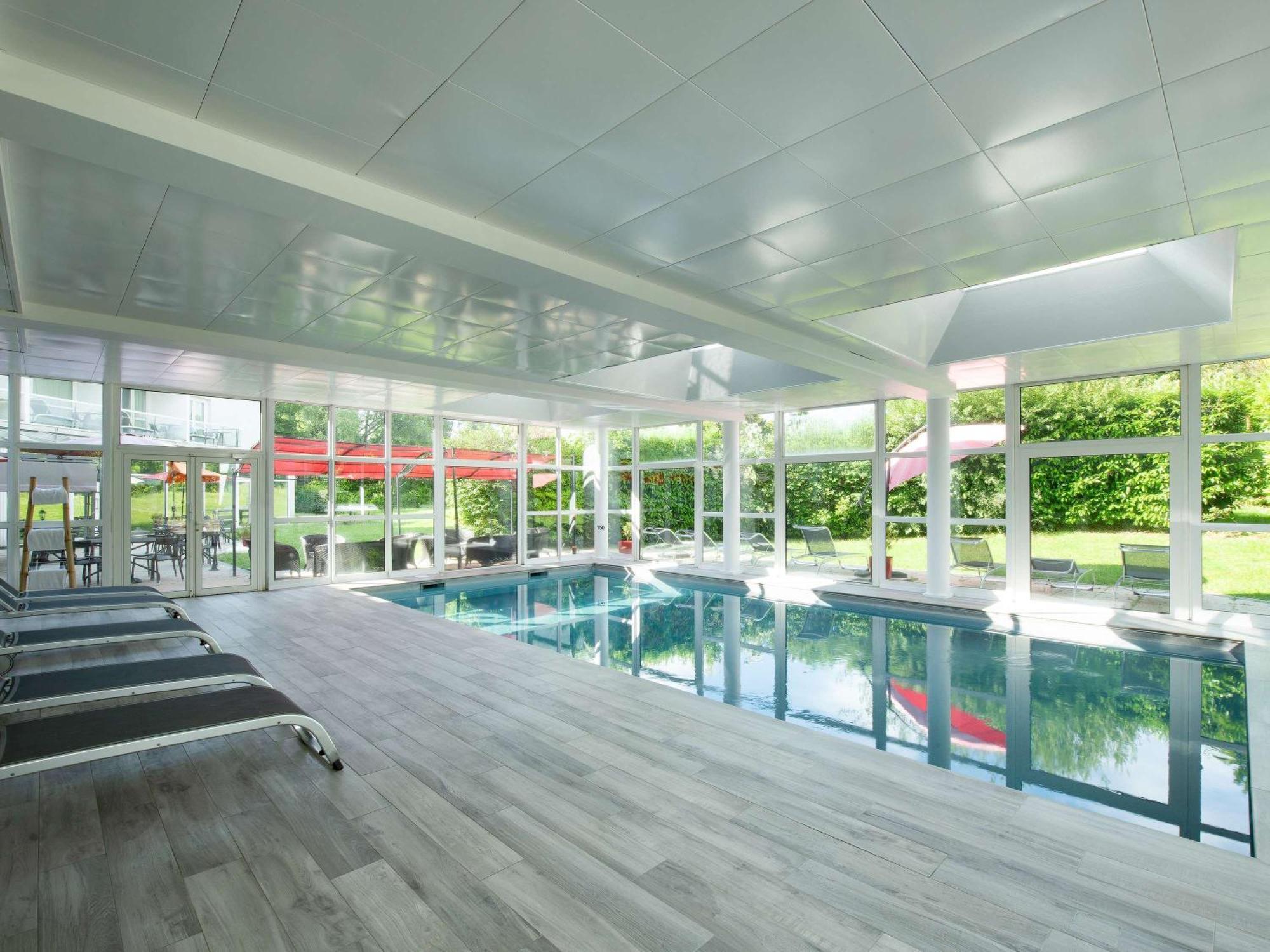 Novotel Senart Golf De Greenparc Сан-Пиер-дю-Пере Екстериор снимка