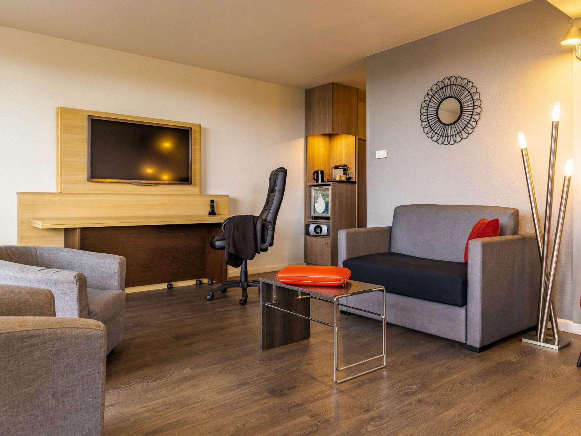 Novotel Senart Golf De Greenparc Сан-Пиер-дю-Пере Екстериор снимка